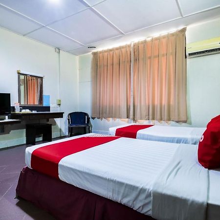 Oyo 89997 Kurnia Hotel 타와우 외부 사진