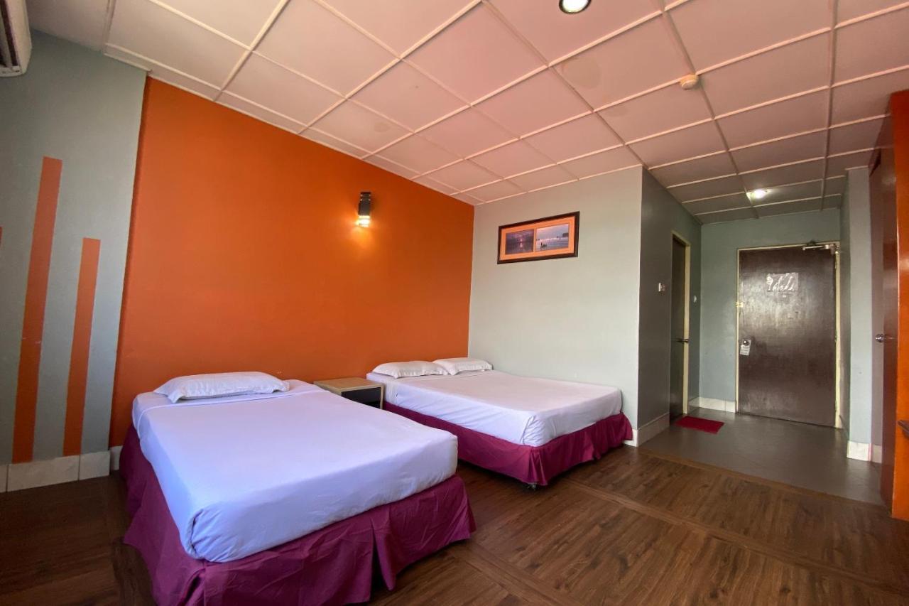Oyo 89997 Kurnia Hotel 타와우 외부 사진